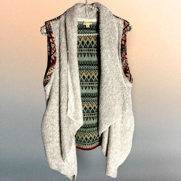 Hem & Thread Jackets & Blazers - Hem & Thread Soft Sherpa Colorful Tapestry Vest Women’s Size Medium